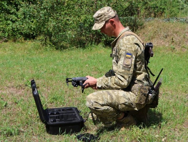 Воїн з Волині навчає прикордонників працювати з безпілотниками