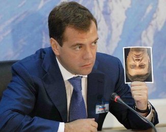 Відомі люди з перевернутим «Януковичем». ФОТО 