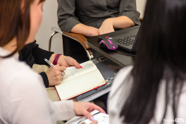 Увага до деталей: як на «Інвесторі» вікна «розбирали». ФОТО