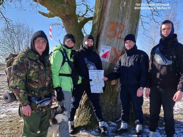 За 15 годин пройшли 57 кілометрів: волинські патрульні взяли участь у екстремальних змаганнях. ФОТО