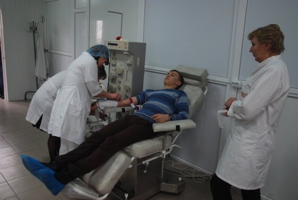 Луцькі семінаристи та священики здали кров майданівцям. ФОТО