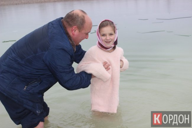 У селі Любомльського району вперше організували водохресні купання.  ФОТО