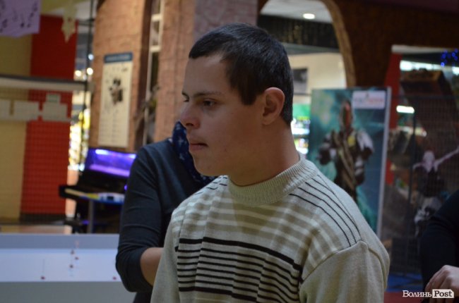 Заступник голови Волинської ОДА показав дива науки і техніки особливим діткам. ФОТО