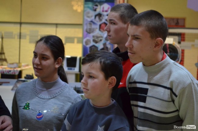 Заступник голови Волинської ОДА показав дива науки і техніки особливим діткам. ФОТО