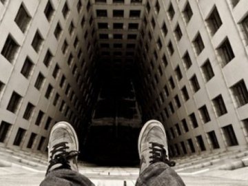 У Харкові студент вистрибнув з 12-го поверху