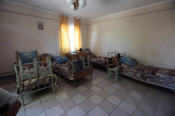 Дітей з мукачівського інтернату використовують як дармову робочу силу. ФОТО