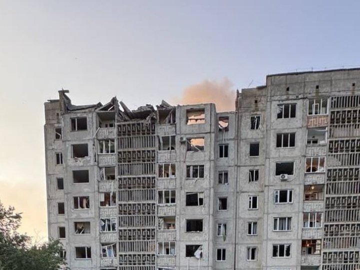 У Луцьку триває демонтаж секції будинку на Озерецькій, зруйнованого після атаки РФ