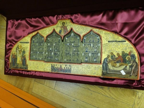 «Скарби» Януковича з Межигір’я перевезли в музей. ФОТО. ВІДЕО