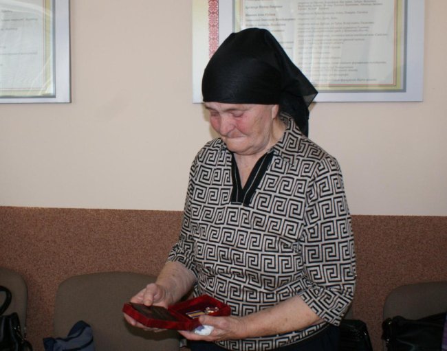 Матері загиблого воїна з Волині вручили посмертні нагороди сина. ФОТО