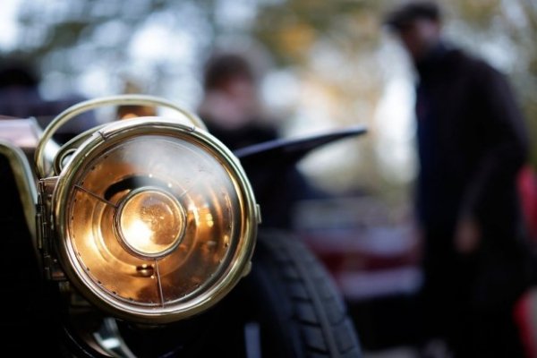 Автопробіг у Лондоні: вулицями міста проїхалося півтисячі раритетних авто. ФОТО. ВІДЕО