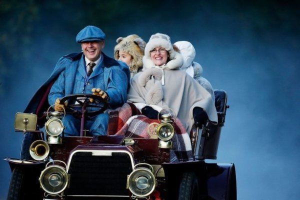 Автопробіг у Лондоні: вулицями міста проїхалося півтисячі раритетних авто. ФОТО. ВІДЕО