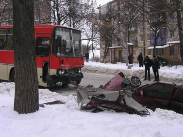 У Рівному троє людей загинуло у страшній аварії. ФОТО