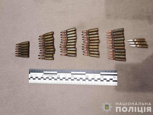 Гранати, зброя та набої: у поліції повідомили деталі обшуків на Волині