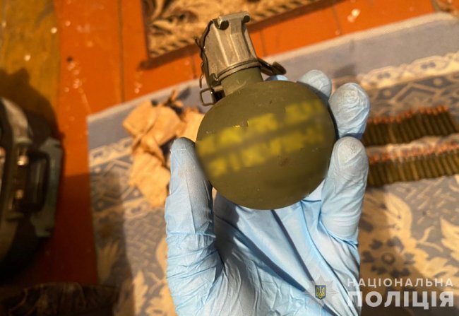 Гранати, зброя та набої: у поліції повідомили деталі обшуків на Волині