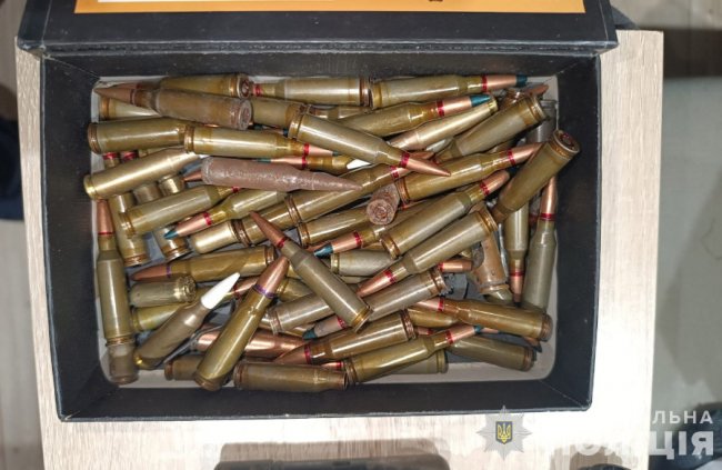 Гранати, зброя та набої: у поліції повідомили деталі обшуків на Волині