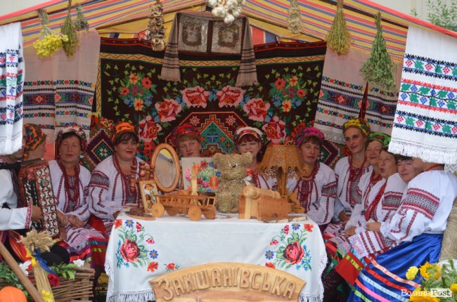 Урожай, частування та співи: у Луцьку святкують «Обжинки»