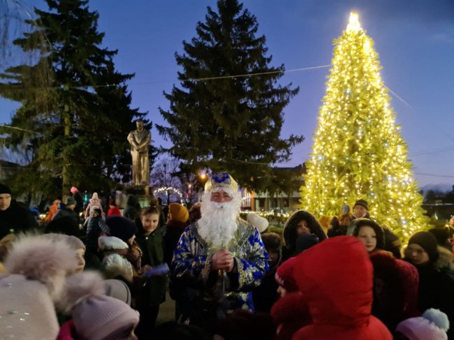 У Підгайцівській громаді «запалили» головну ялинку. ФОТО. ВІДЕО