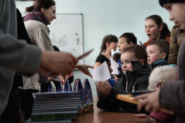 «АТБ» виступив у ролі Святого Миколая для тисяч українських дітей