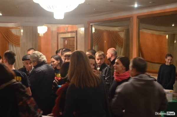 У Луцьку Василь Шкляр презентував книгу про бійців полку АЗОВ. ФОТО