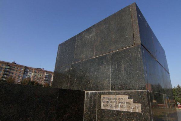 У Маріуполі знесли пам'ятник Леніну. ФОТО. ВІДЕО