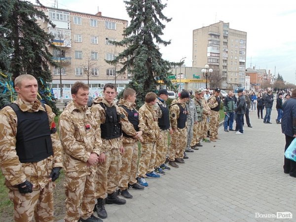 Шини, лампадки та «Правий сектор»: народне віче у Ковелі. ФОТО