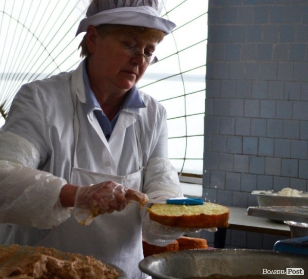 Як у Луцьку роблять торти. ФОТО 