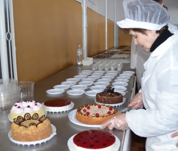 Як у Луцьку роблять торти. ФОТО 