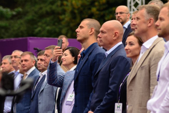 «Ми об’єдналися, щоб помирити українців»: найцікавіше з виступу Ігоря Палиці на з’їзді партії «ЗА Майбутнє»