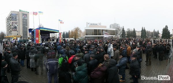 Віче на луцькому Євромайдані. ФОТО