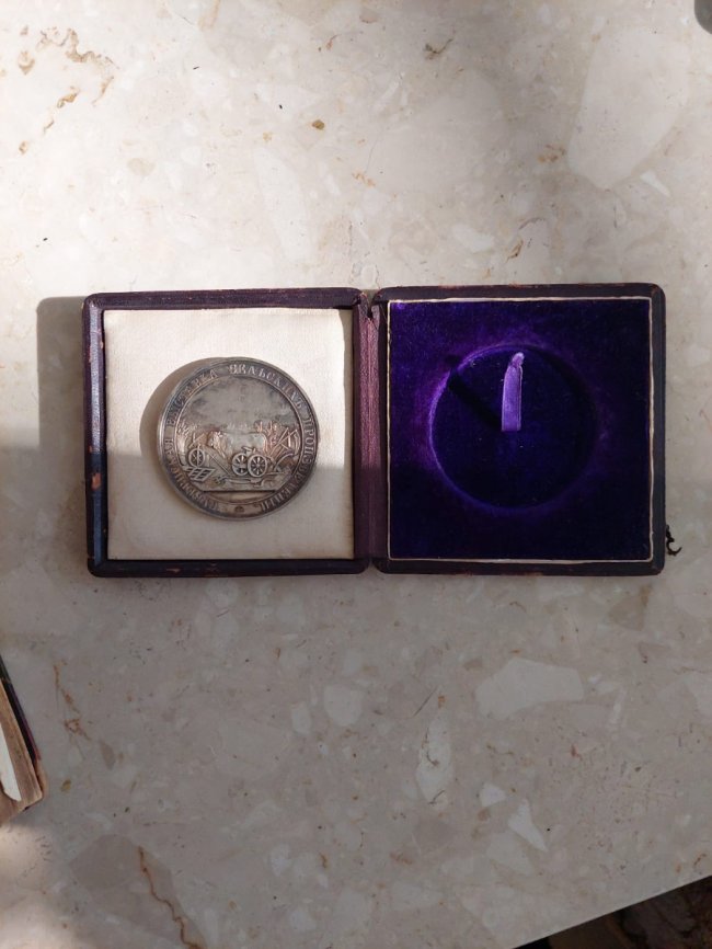 Через «Устилуг» намагались вивезти 13 антикварних книг та дві медалі