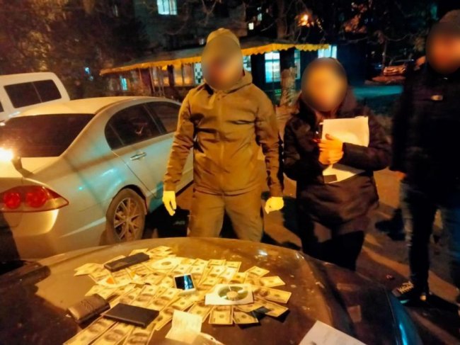 Одеські поліцейські затримали організатора «схеми» виїзду за кордон