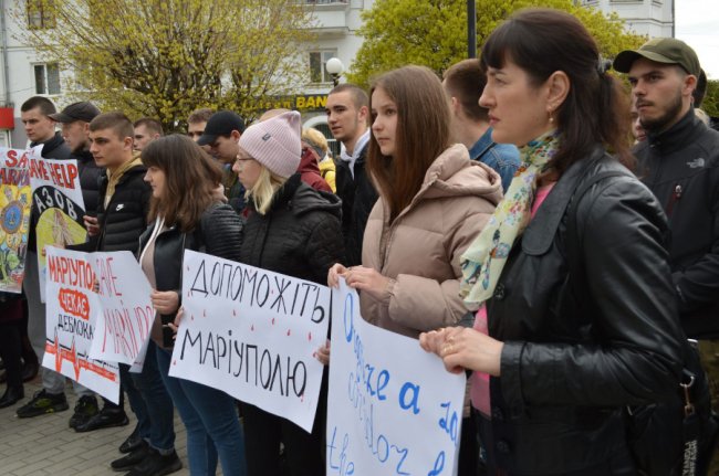 У Ковелі батьки захисників Маріуполя ініціювали акцію на підтримку своїх дітей-воїнів та цивільних