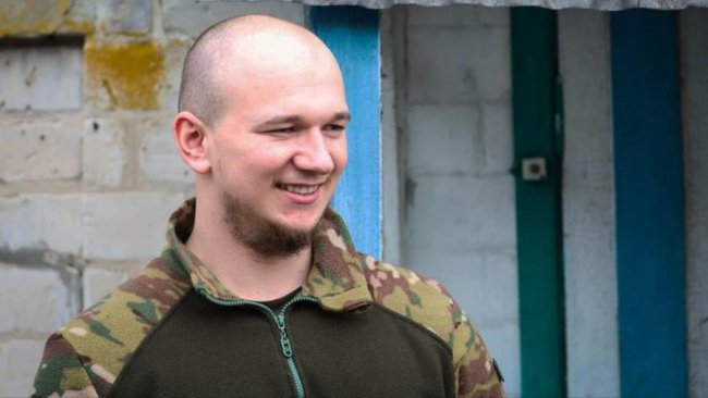 Бійці волинської бригади прихистили на позиціях єнота і назвали його «Байрактар». ФОТО