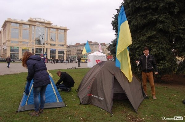 У Луцьку розпочався Євромайдан. ФОТО. ВІДЕО