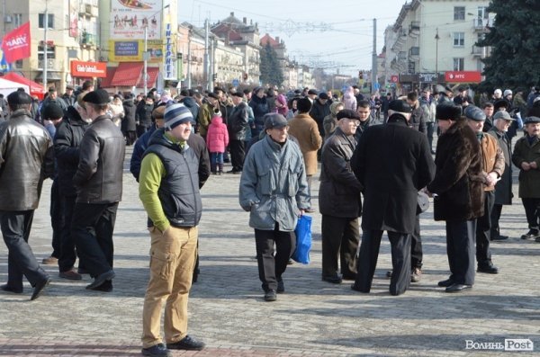 Майдан у Луцьку: Віче і хода на ДПЗ. ФОТО