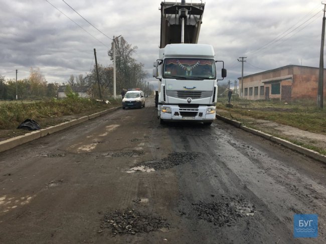 Новий асфальт знімається руками: волиняни бунтують проти браку