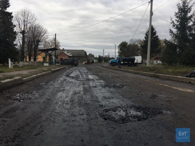 Новий асфальт знімається руками: волиняни бунтують проти браку