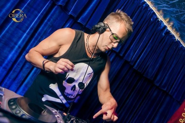 У луцькому клубі - вечірка з чоловічим стриптизом. ФОТО