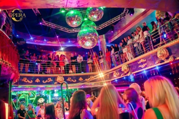 У луцькому клубі - вечірка з чоловічим стриптизом. ФОТО