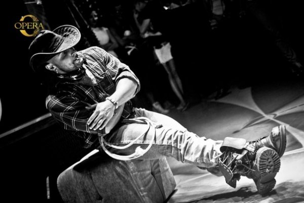 У луцькому клубі - вечірка з чоловічим стриптизом. ФОТО