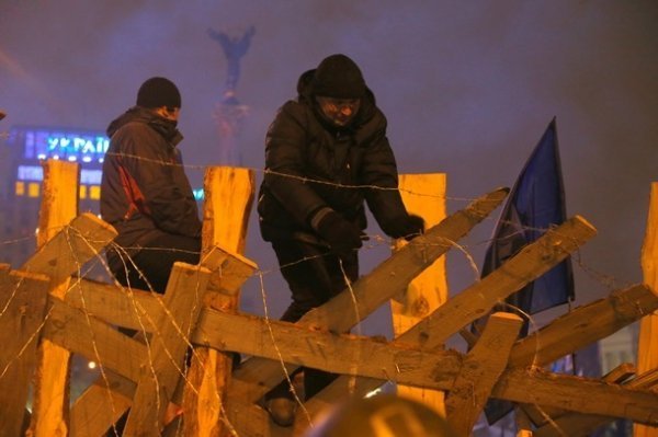 Нові барикади Євромайдану. ФОТО