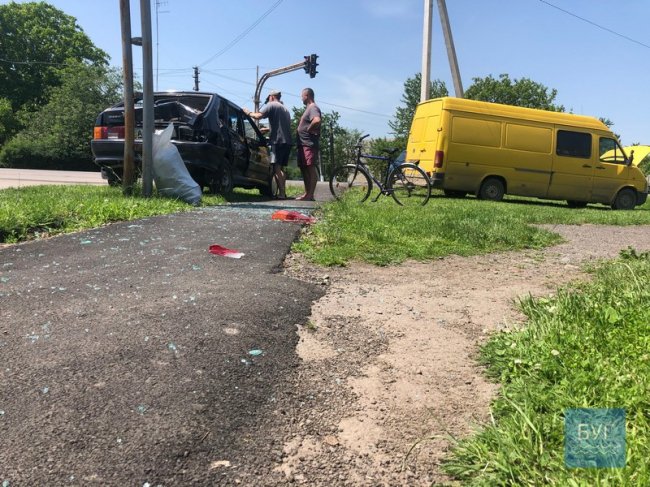 У місті на Волині – аварія за участю легковика та буса. ФОТО