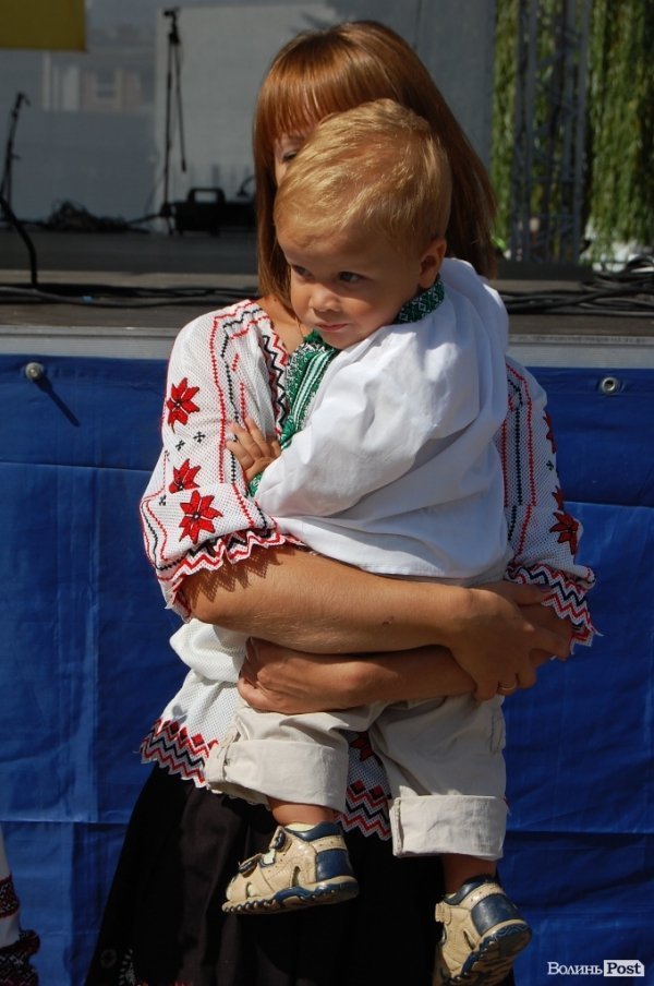 Акція «Українська вишиванка» у Луцьку. ФОТО