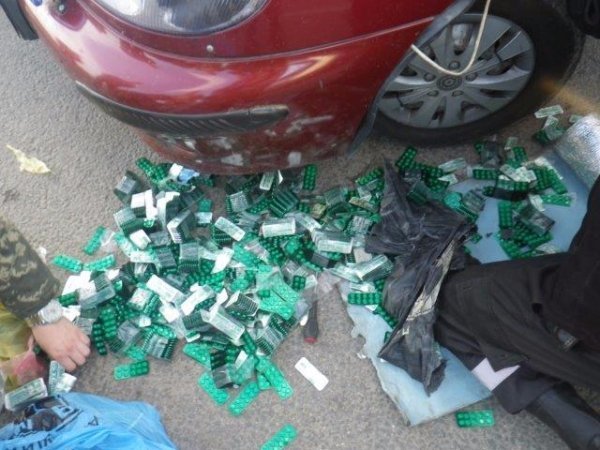 Українець намагався доправити у Крим майже 54  тисячі пігулок  димедролу