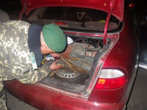 Українець намагався доправити у Крим майже 54  тисячі пігулок  димедролу