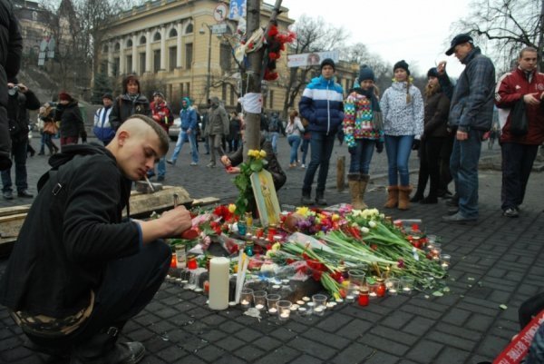 Майдан святкує. ФОТО