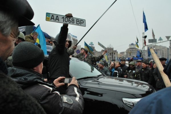 Майдан святкує. ФОТО