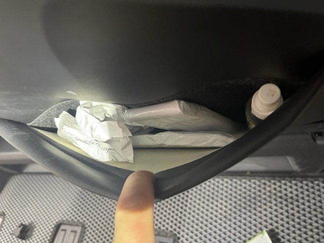 Через Волинь чоловік намагався вивезти за кордон 320 тисяч доларів. ФОТО