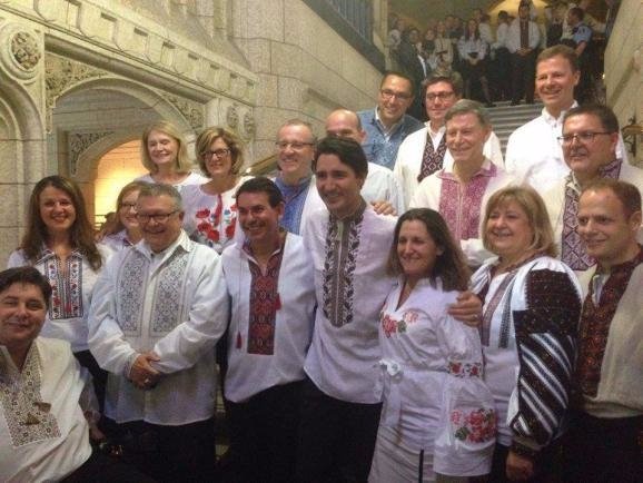 Канадські парламентарі також одягли вишиванки. ФОТО