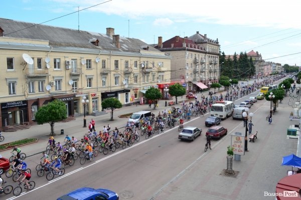 Велодень у Луцьку зібрав більше тисячі людей. ФОТО 